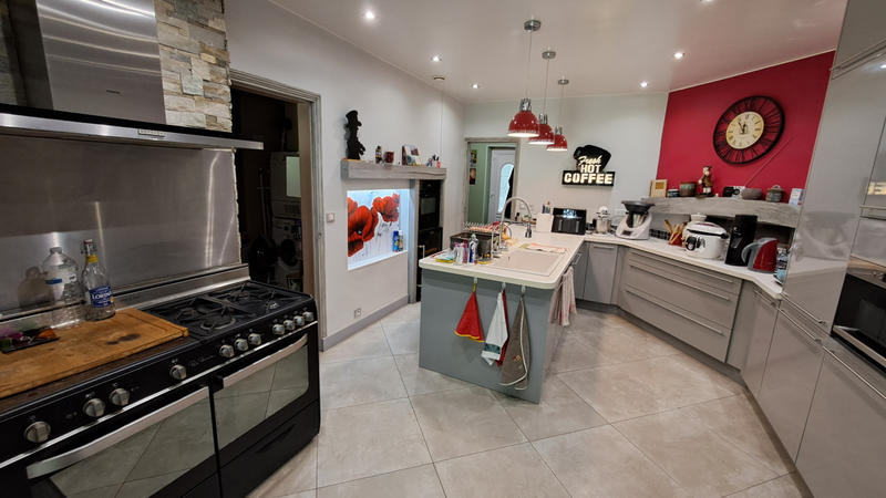 Propriété - 186 m² - 6 pièces