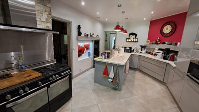 Propriété - 186 m² - 6 pièces