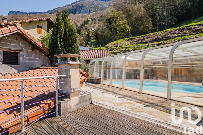 Maison - 185 m² - 8 pièces