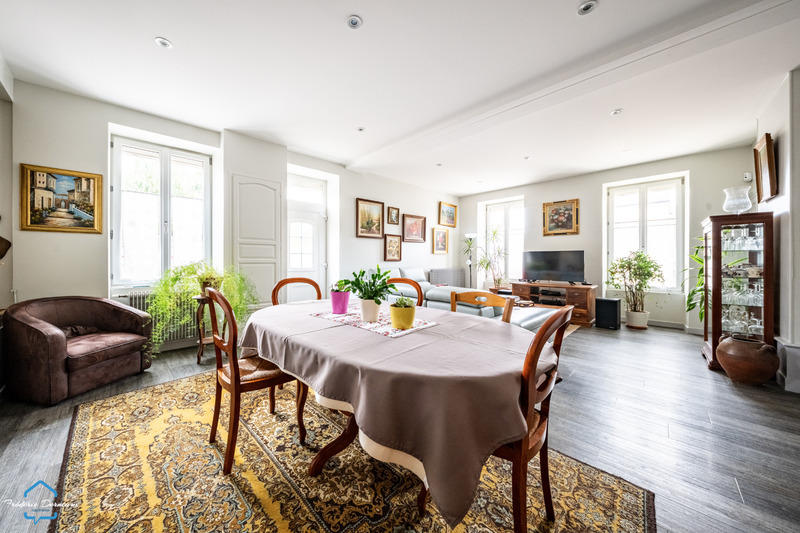 Maison - 205 m² - 8 pièces