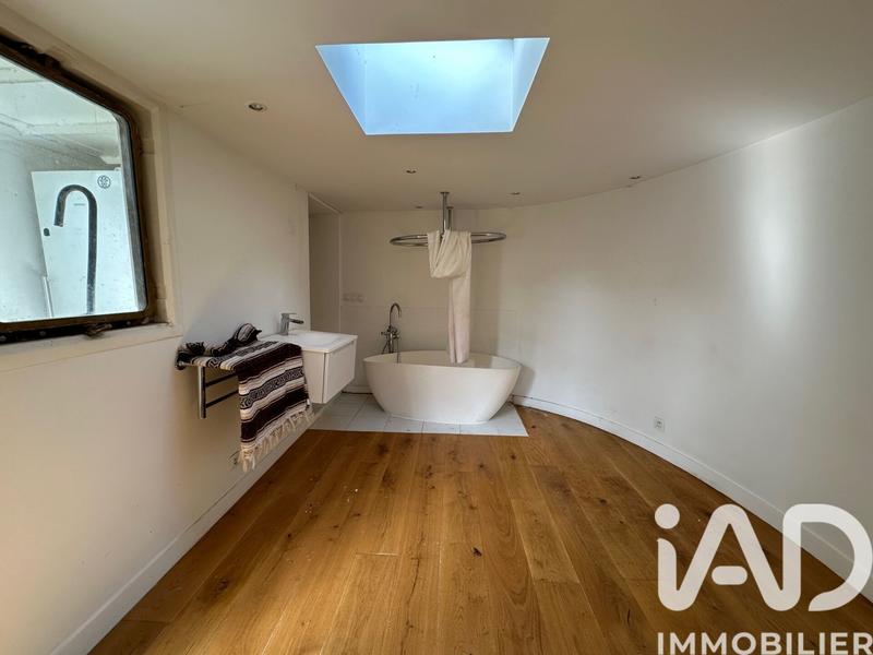 Maison - 250 m² - 6 pièces