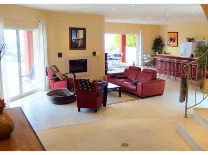 Villa - 270 m² - 6 pièces