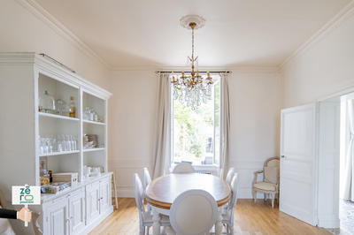 Maison - 256 m² - 8 pièces