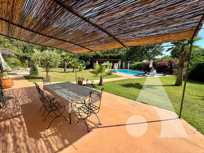 Maison - 470 m² - 17 pièces