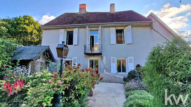 Maison - 268 m² - 8 pièces