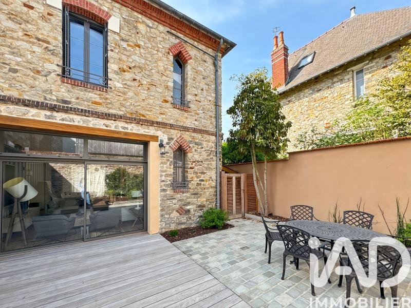 Maison - 220 m² - 7 pièces