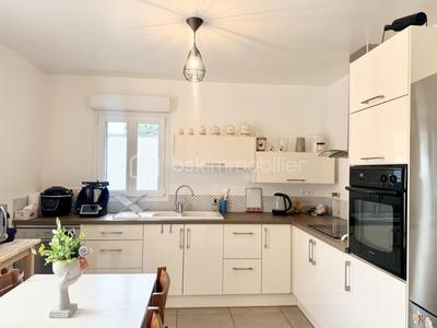 Maison traditionnelle - 84 m² - 4 pièces