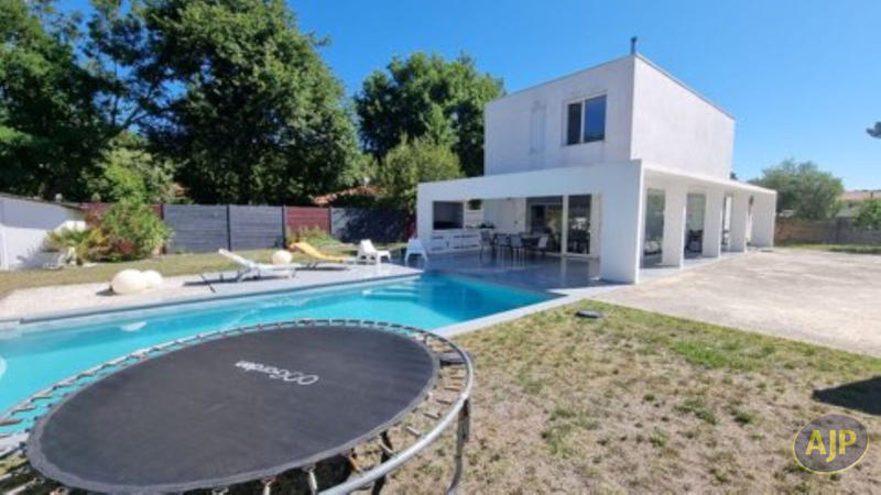 Maison - 140 m² - 5 pièces