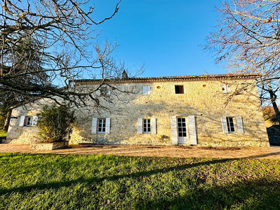 Maison - 362 m² - 9 pièces