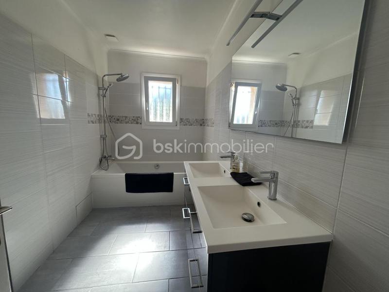 Maison - 96 m² - 4 pièces