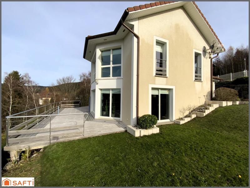 Maison - 230 m² - 7 pièces