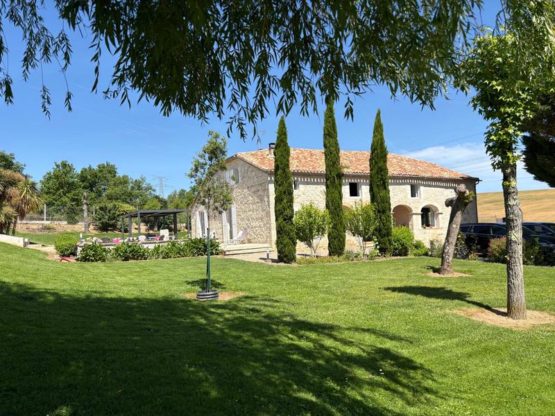 Maison de maîtres - 260 m² - 8 pièces
