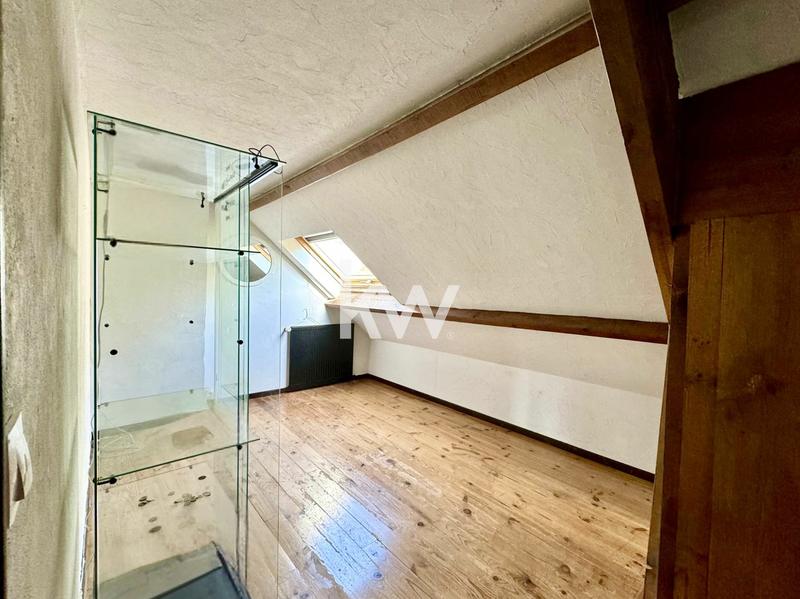 Maison - 221 m² - 7 pièces