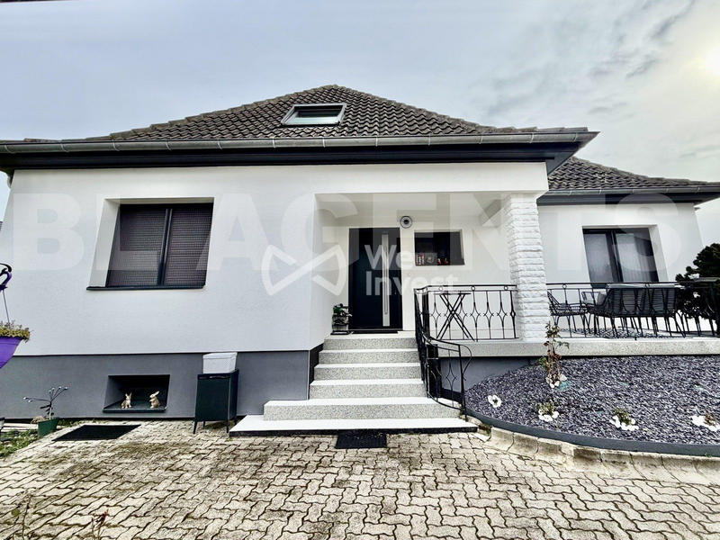 Maison - 221 m² - 7 pièces