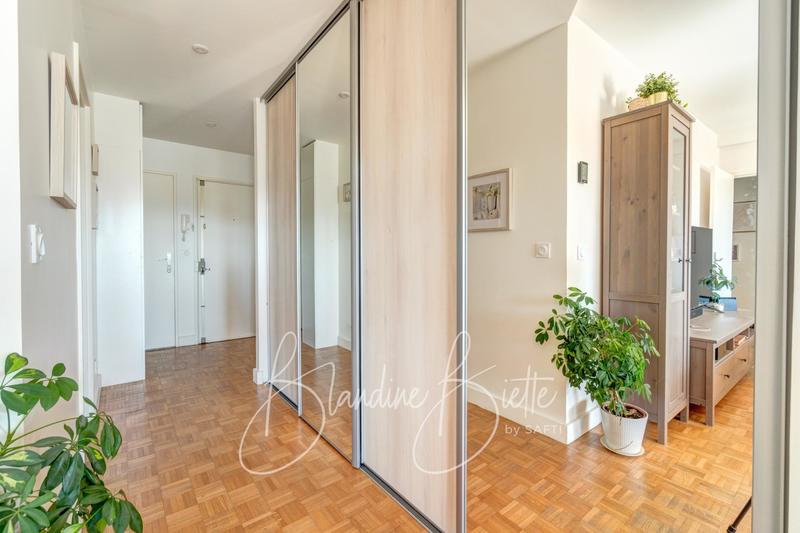 Appartement - 111 m² - 6 pièces