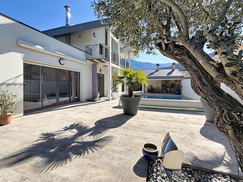 Maison - 195 m² - 6 pièces