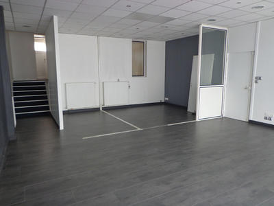 Local commercial - 73 m² - 4 pièces
