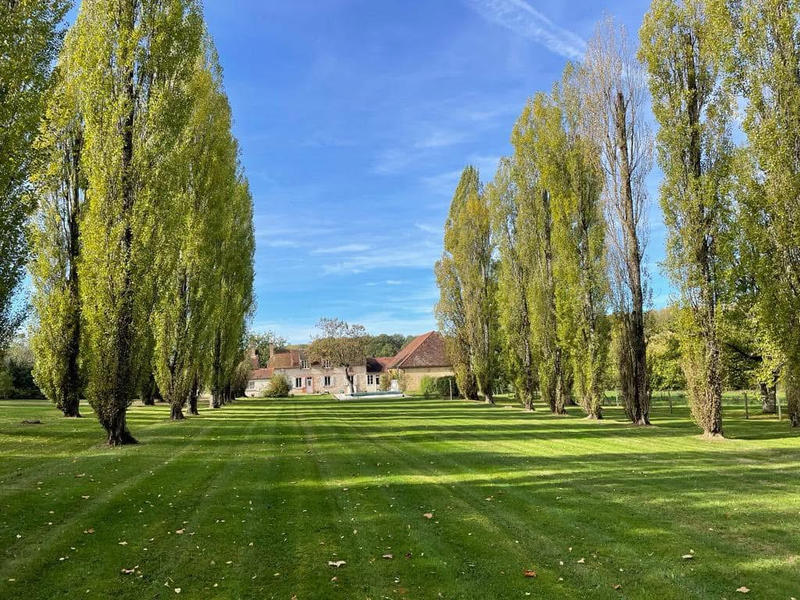 Demeure - 233 m² - 10 pièces