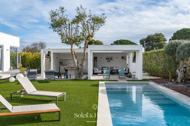 Maison - 313 m² - 8 pièces