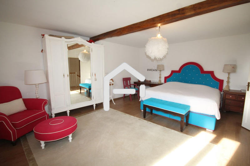 Corps de ferme - 300 m² - 8 pièces