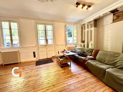 Maison - 349 m² - 10 pièces