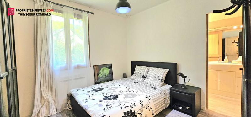 Maison - 250 m² - 8 pièces