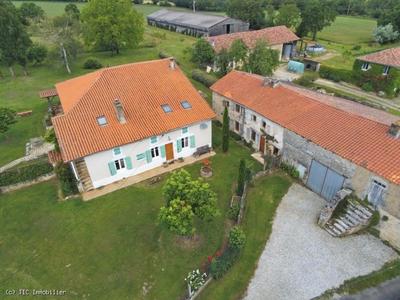 Maison - 270 m² - 11 pièces