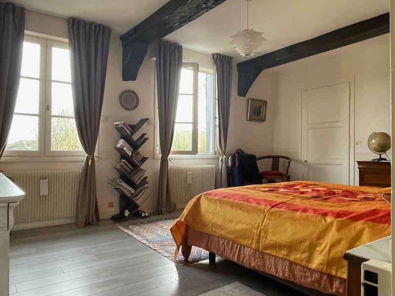 Maison - 241 m² - 8 pièces