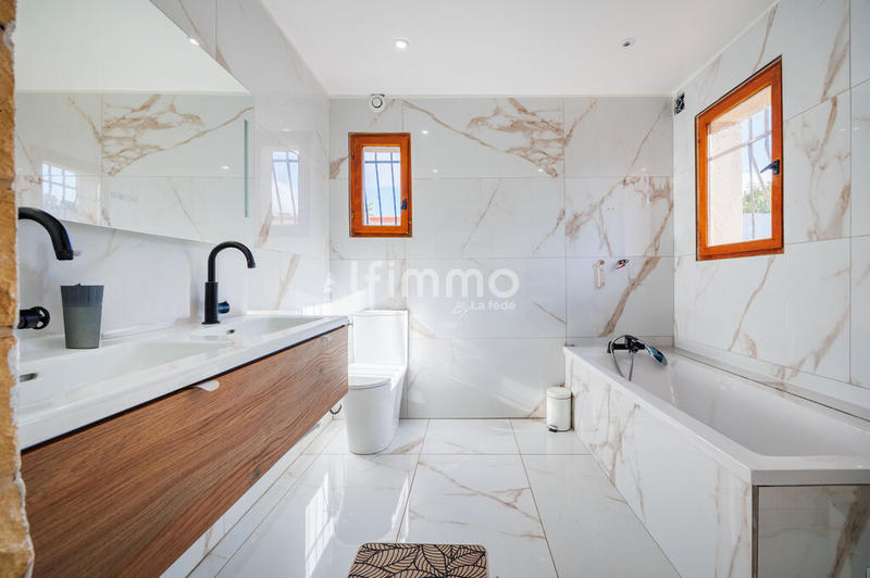 Maison - 179 m² - 6 pièces