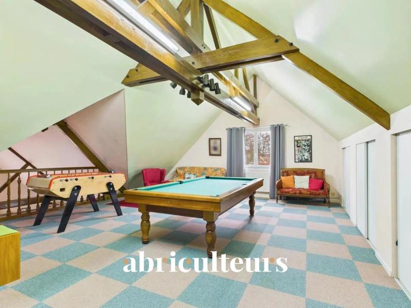 Propriété - 260 m² - 8 pièces