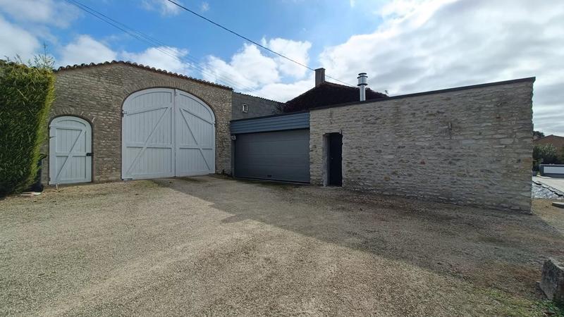 Maison en pierre - 200 m² - 6 pièces