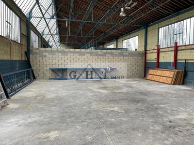 Entrepôt - 1 650 m²