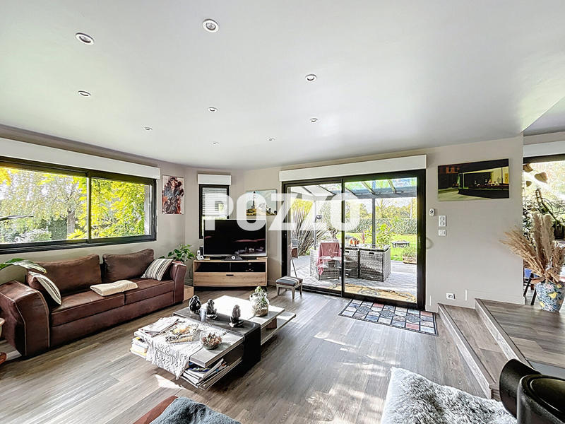 Maison - 215 m² - 6 pièces