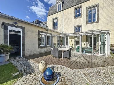 Maison - 328 m² - 10 pièces