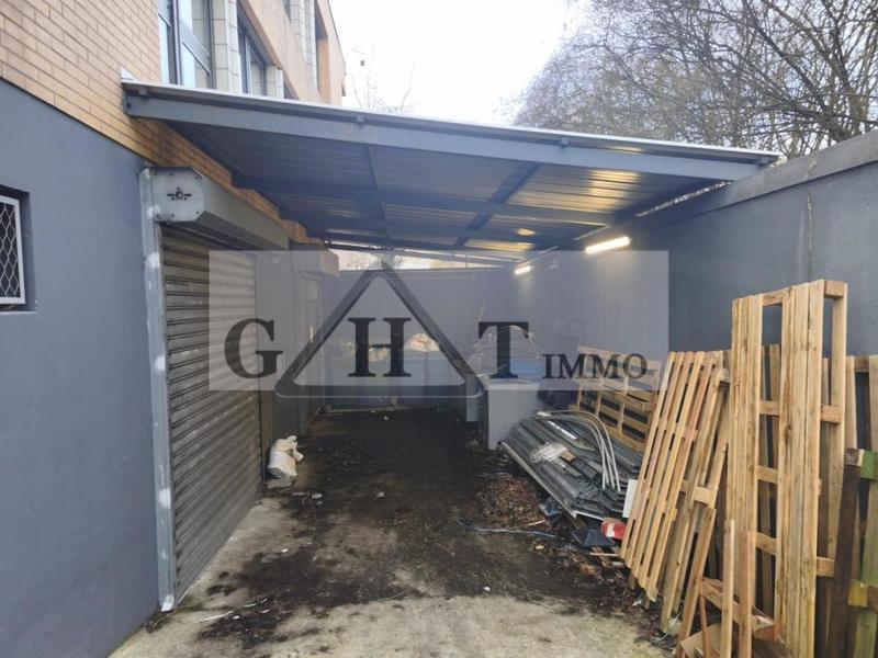 Entrepôt - 1 240 m²