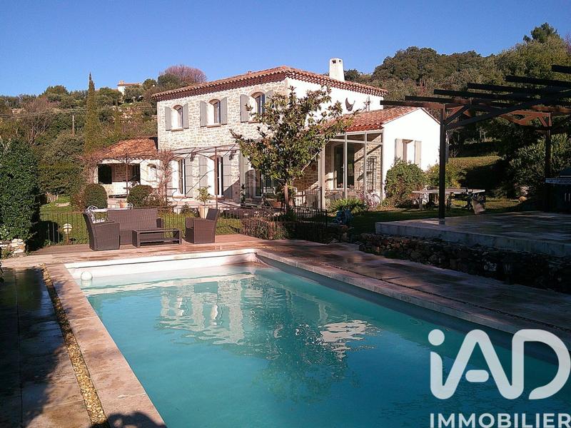 Maison - 185 m² - 7 pièces