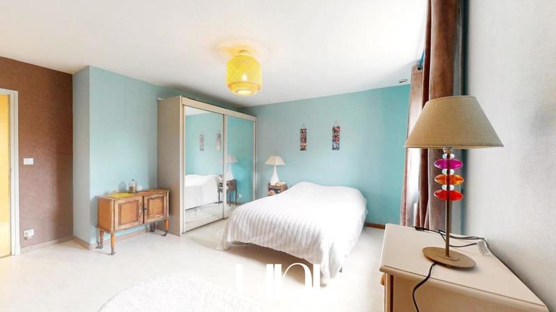 Maison - 214 m² - 6 pièces