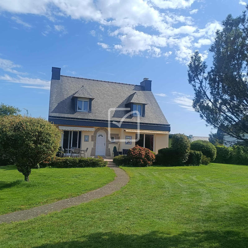 Maison - 180 m² - 7 pièces