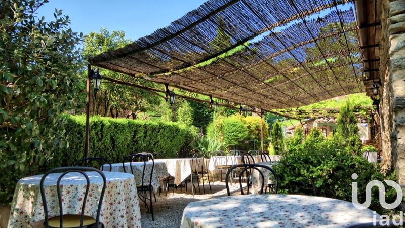 Maison - 591 m² - 12 pièces