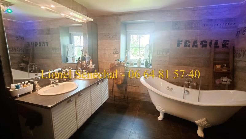 Demeure - 240 m² - 12 pièces