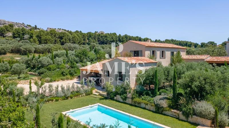 Maison - 250 m² - 6 pièces