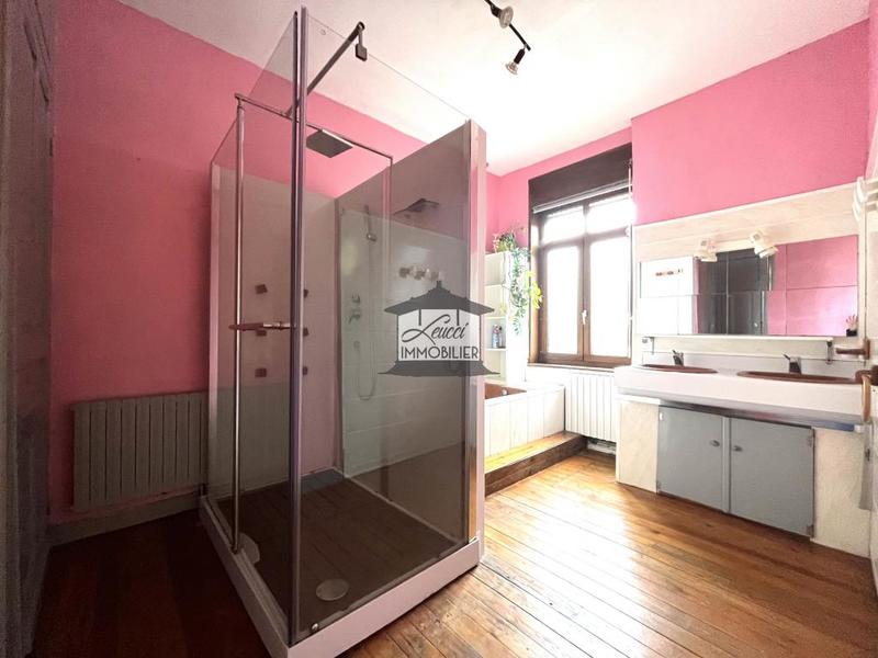 Maison - 210 m² - 10 pièces