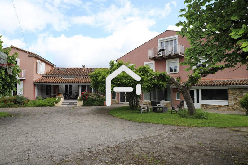 Maison - 620 m² - 20 pièces