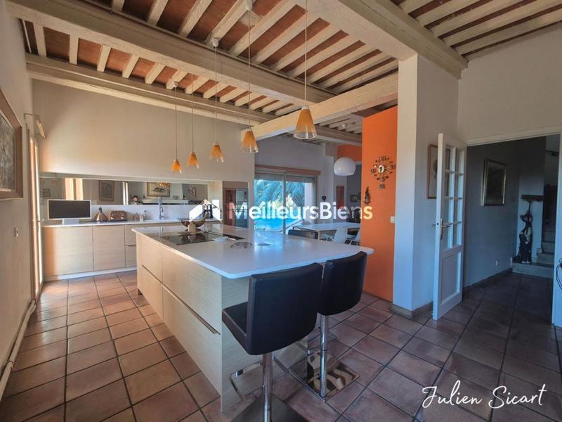 Propriété - 270 m² - 7 pièces