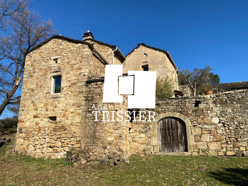 Maison - 270 m² - 18 pièces