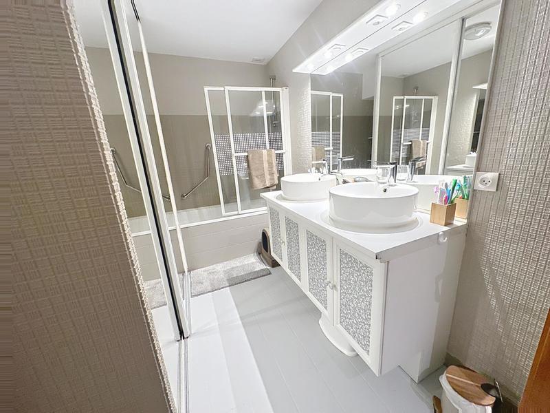 Appartement - 143 m² - 6 pièces