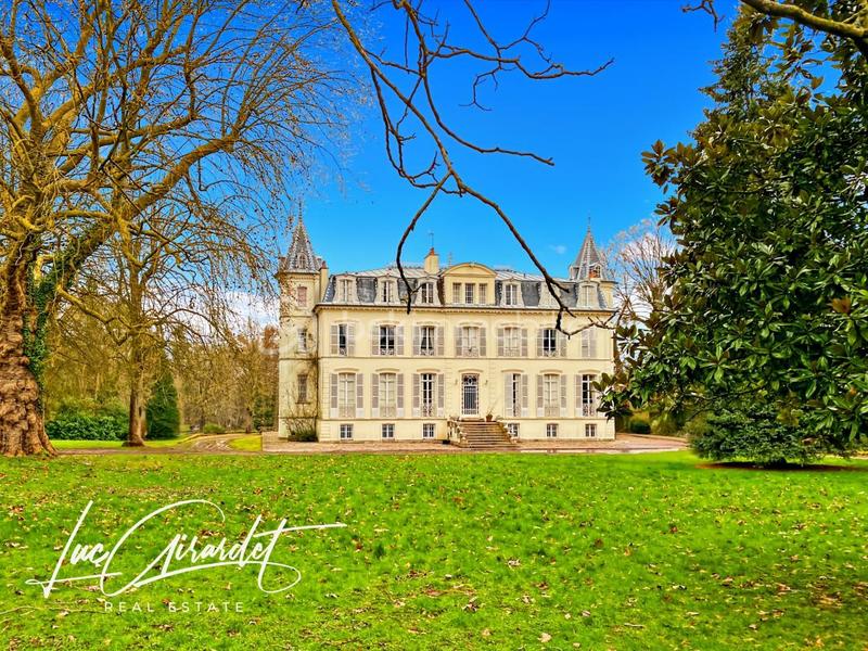 Château - 750 m² - 15 pièces
