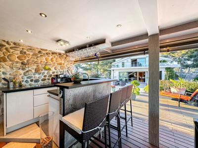 Maison - 358 m² - 9 pièces