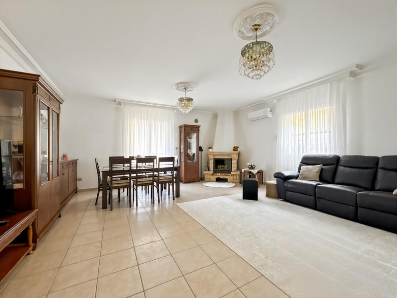 Maison - 152 m² - 6 pièces