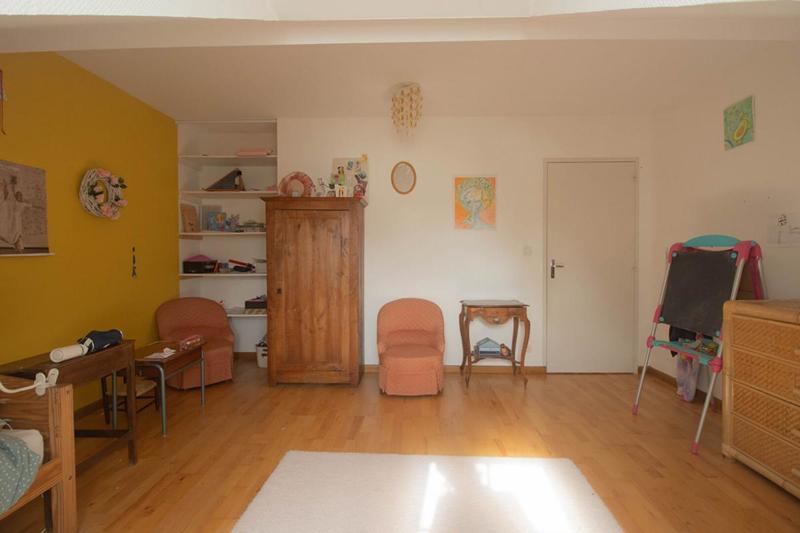 Maison - 235 m² - 10 pièces